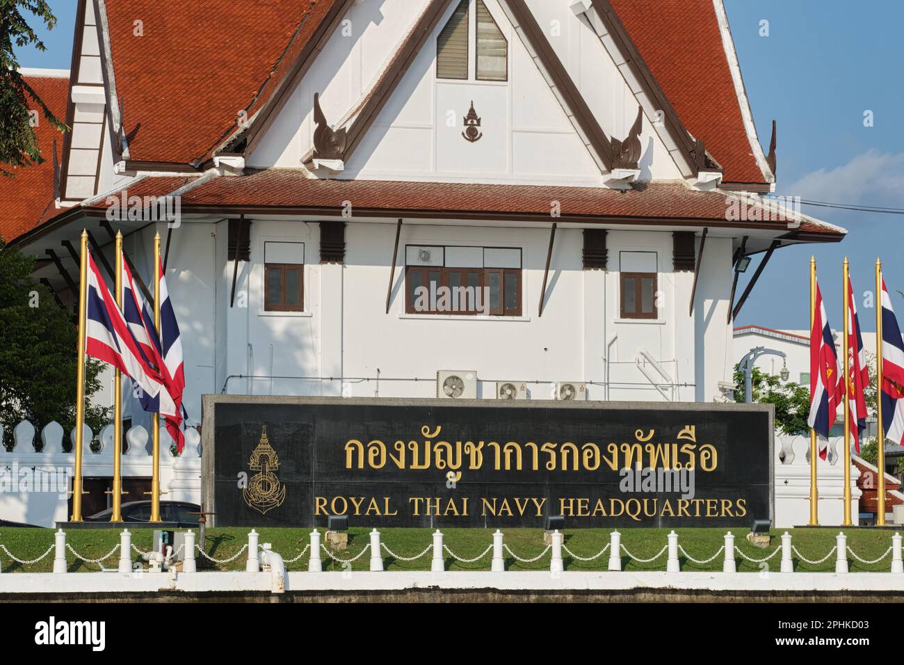 Royal Thai Navy Quartier generale, presso il fiume Chao Phraya, Thonburi, Bangkok, Thailandia Foto Stock