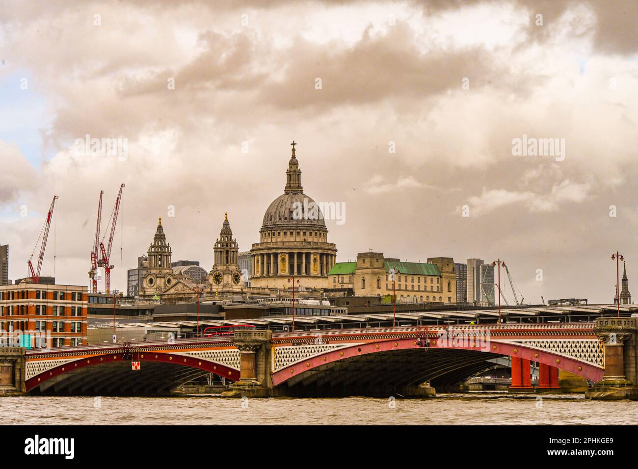 Cattedrale di St Paul, Londra, EC4M 8AD, architettura gotica Indo, attrazione londinese Foto Stock