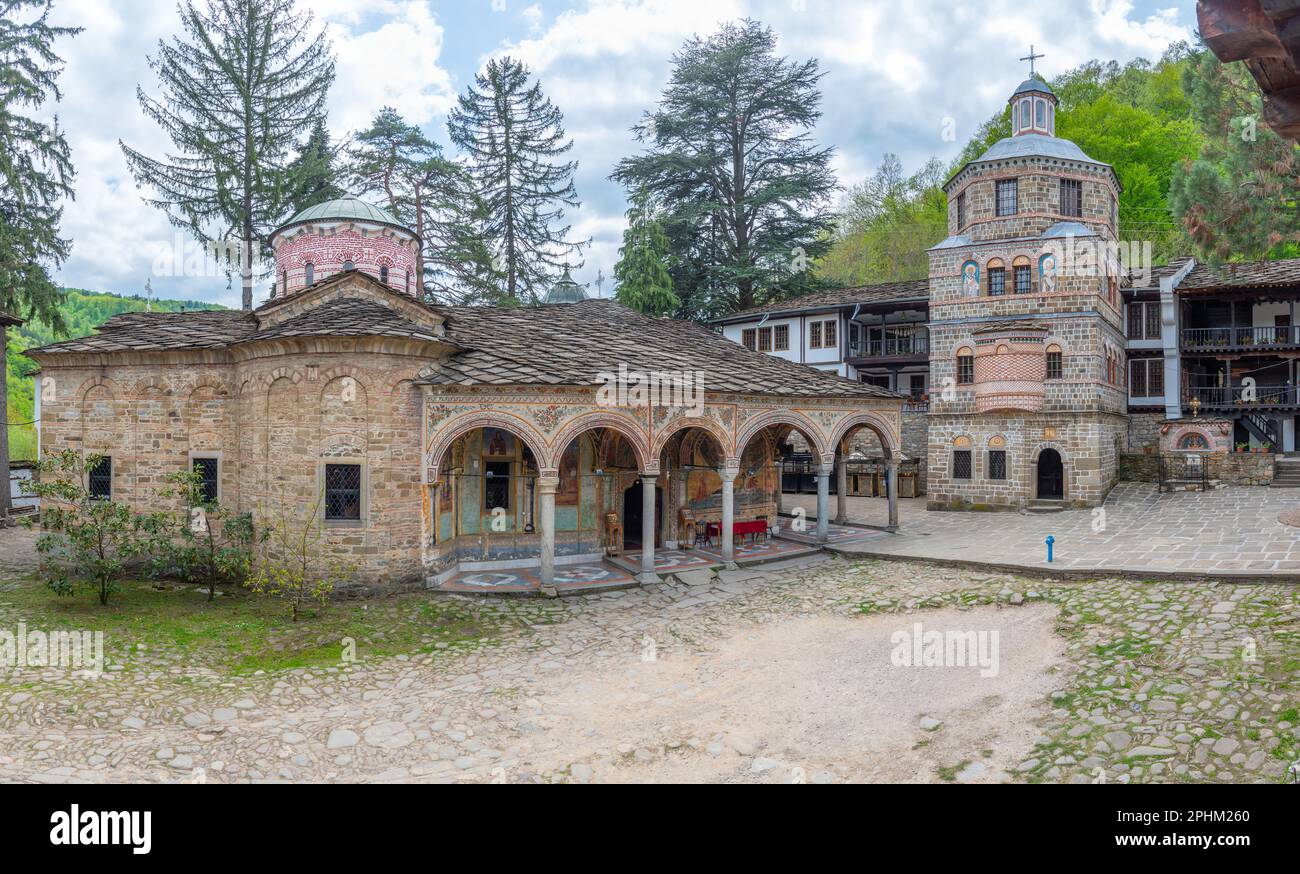 Vista su un cortile interno del famoso monastero di troyan in Bulgaria. Foto Stock