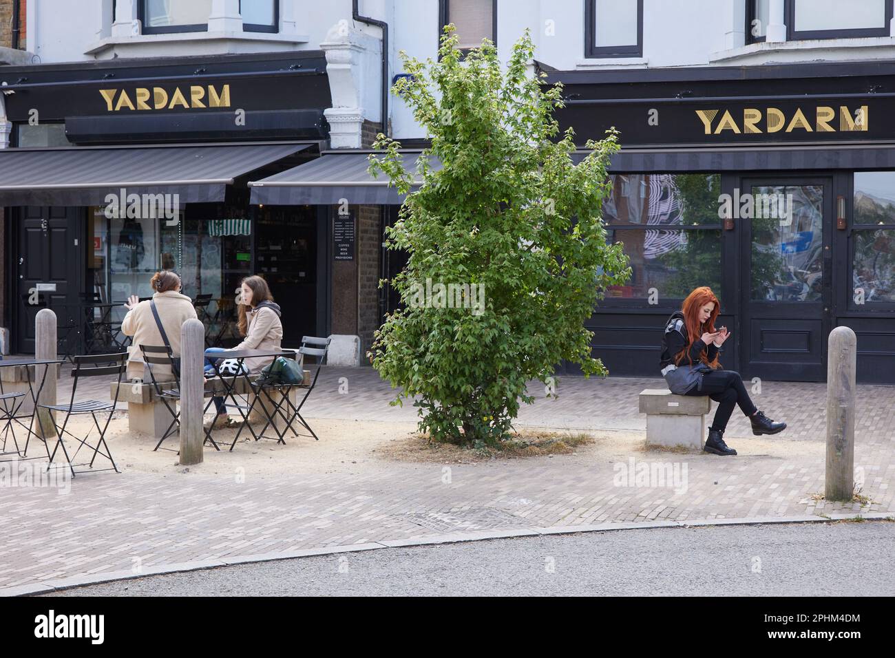Il negozio e ristorante indipendente Yardarm su Francis Road, Leyton, East London, Inghilterra, Regno Unito. Foto Stock
