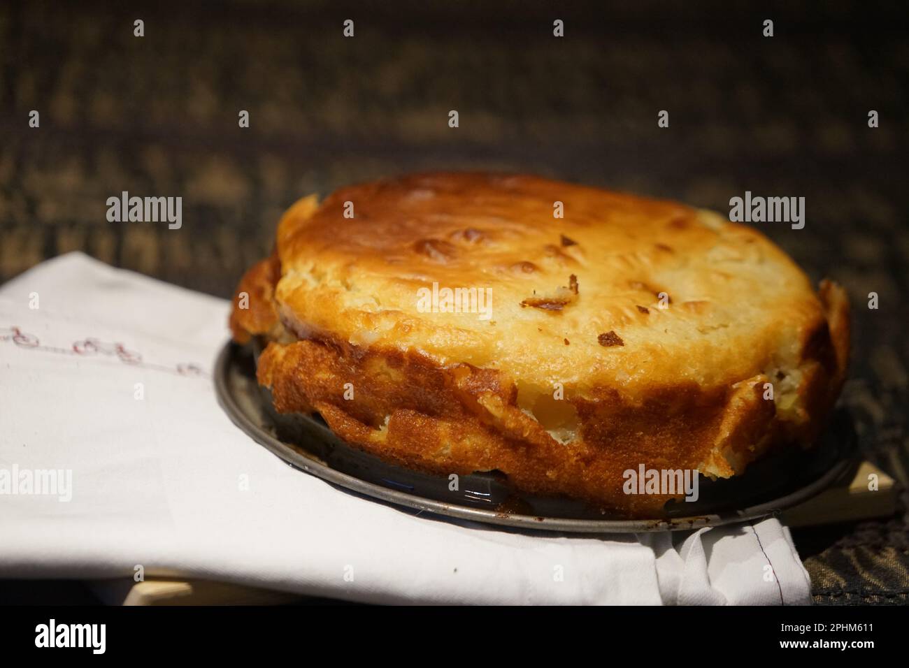 torta appel su un tabel autoprodotto Foto Stock