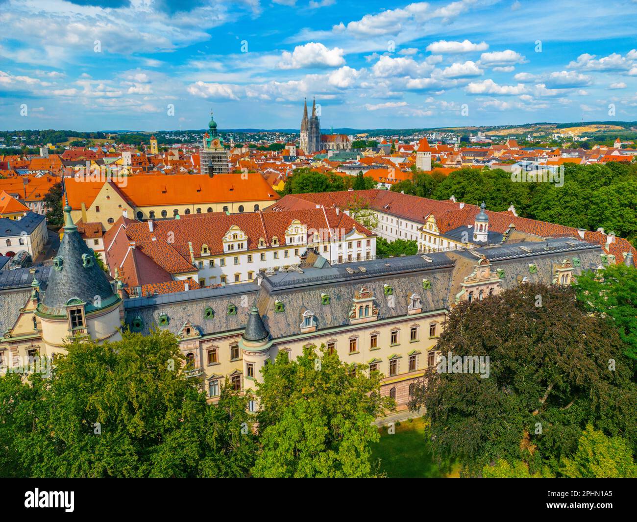 Vista panoramica del palazzo di Saint Emmeram nella città tedesca di Ratisbona. Foto Stock