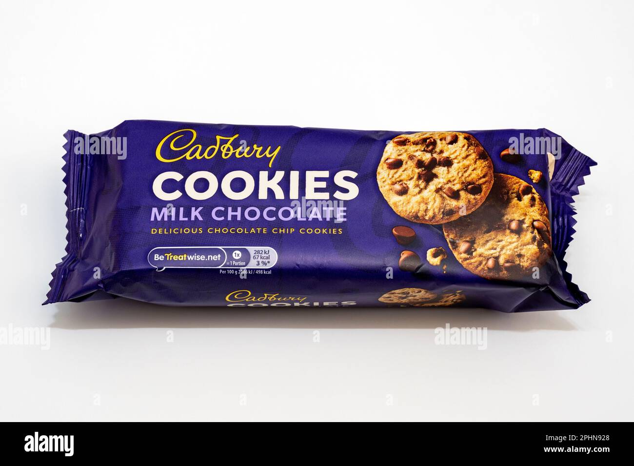 Biscotti con scaglie di cioccolato al latte Cadbury Foto Stock