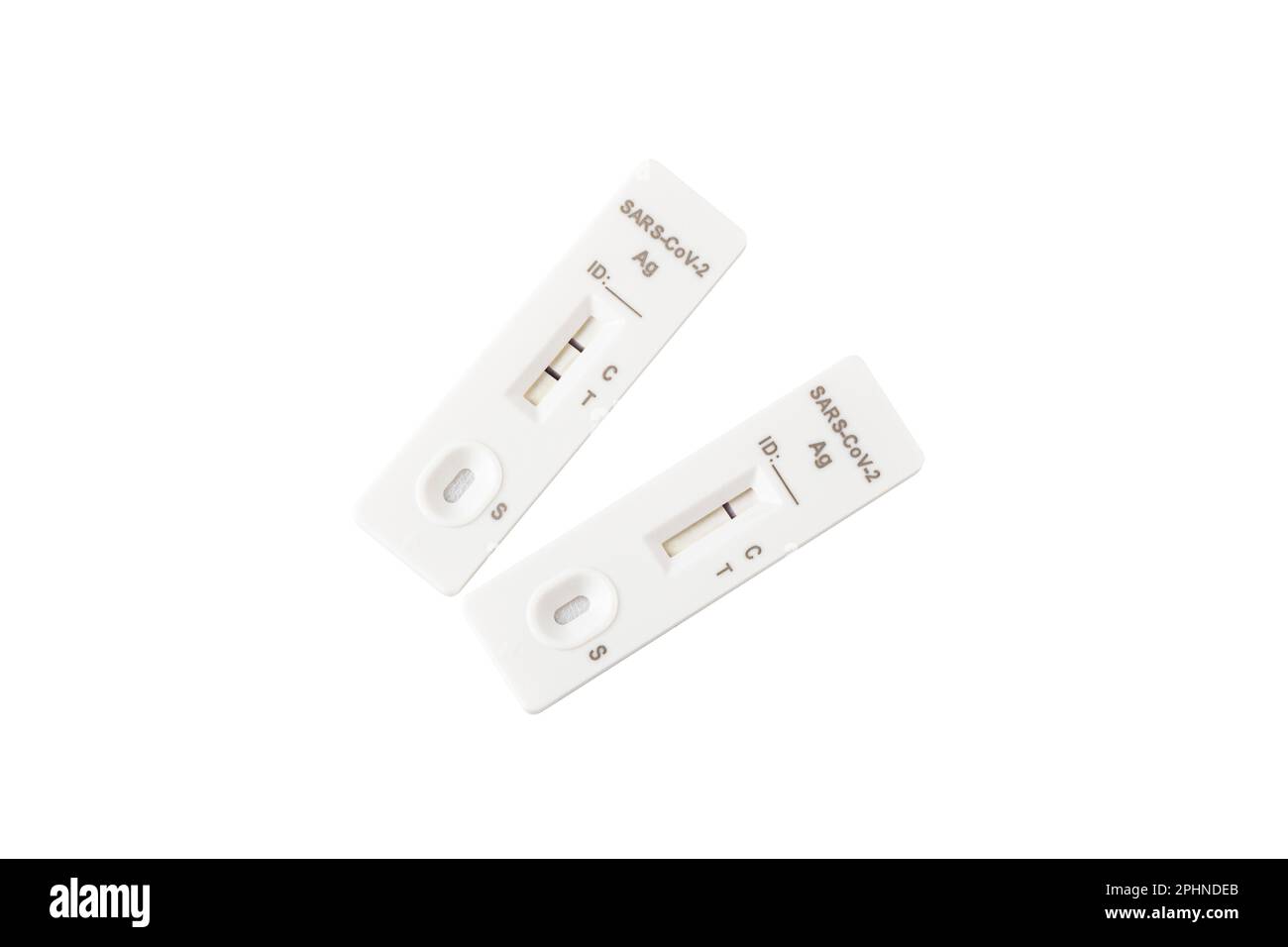 Cassette per test in strip di coronavirus Rapid Covid-19. A risultati positivi e negativi per l'epidemia di anticorpi o virus sars-COV-2 isolato su bianco b Foto Stock