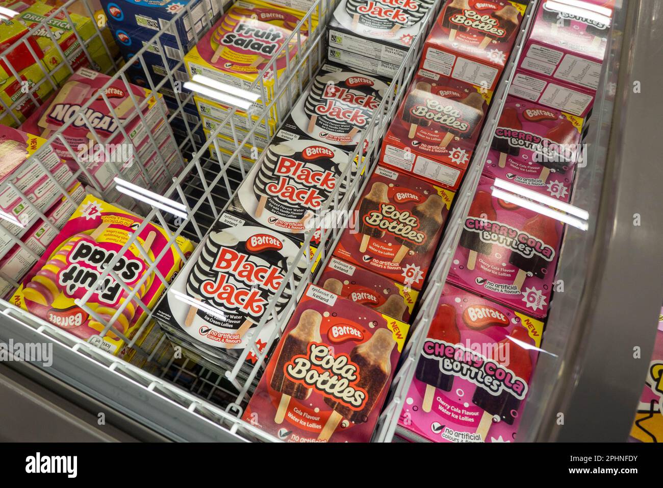Vari gelaterie si trovano in un centro congelatore a Norwich Norfolk Foto Stock
