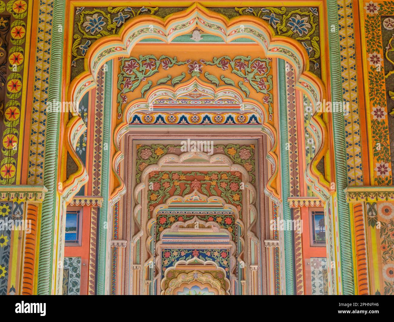 Punto di riferimento architettonico porta Patrika a Jawahar Circle a Jaipur, Rajasthan, India. Foto Stock