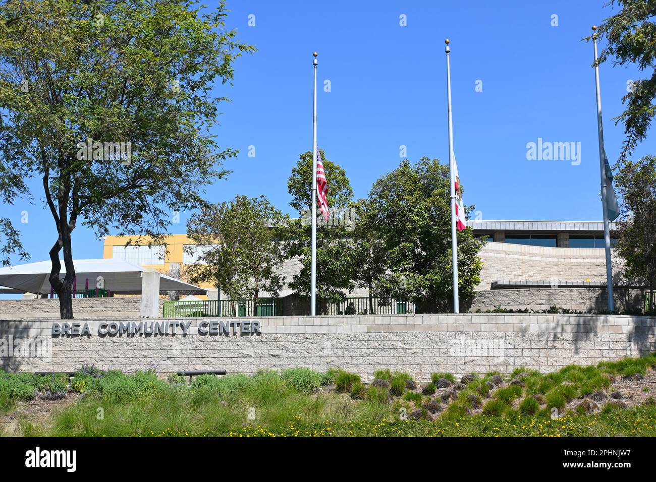 BREA, CALIFORNIA - 28 MAR 2023: The Brea Community Center una struttura multiuso che offre programmi come Day Care, Adult and Teen Sports, After School Foto Stock