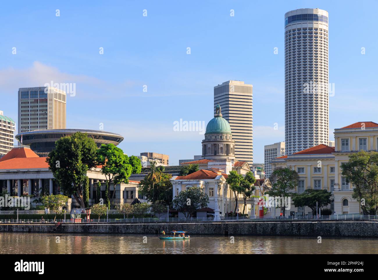 Vista sul fiume Singapore verso il Museo della civiltà Asiatica e la Galleria Nazionale di Singapore Foto Stock