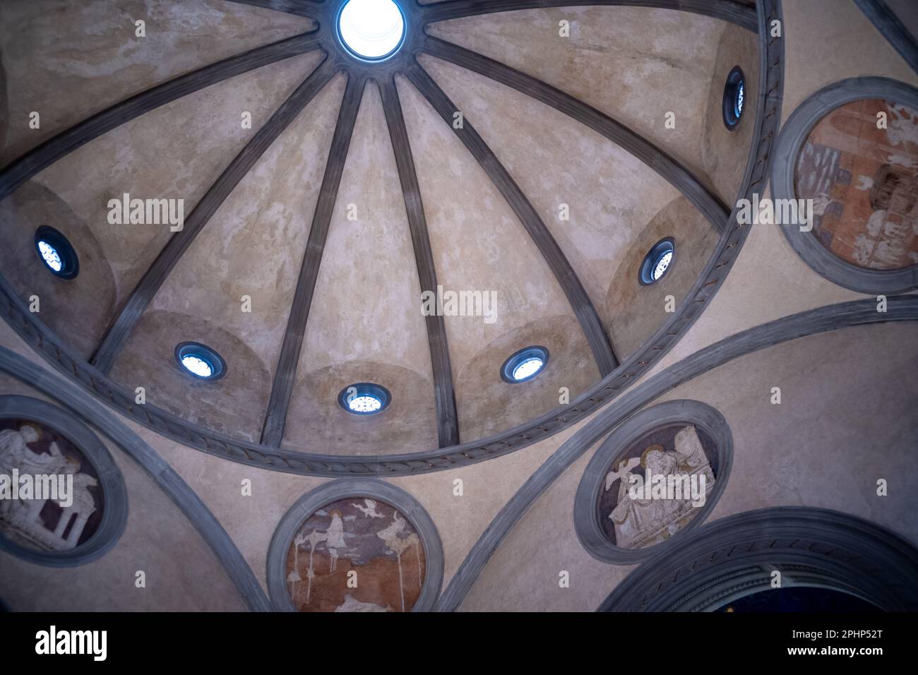 La Sagrestia Vecchia di Brunelleschi nella chiesa di San Lorenzo, Firenze Foto Stock