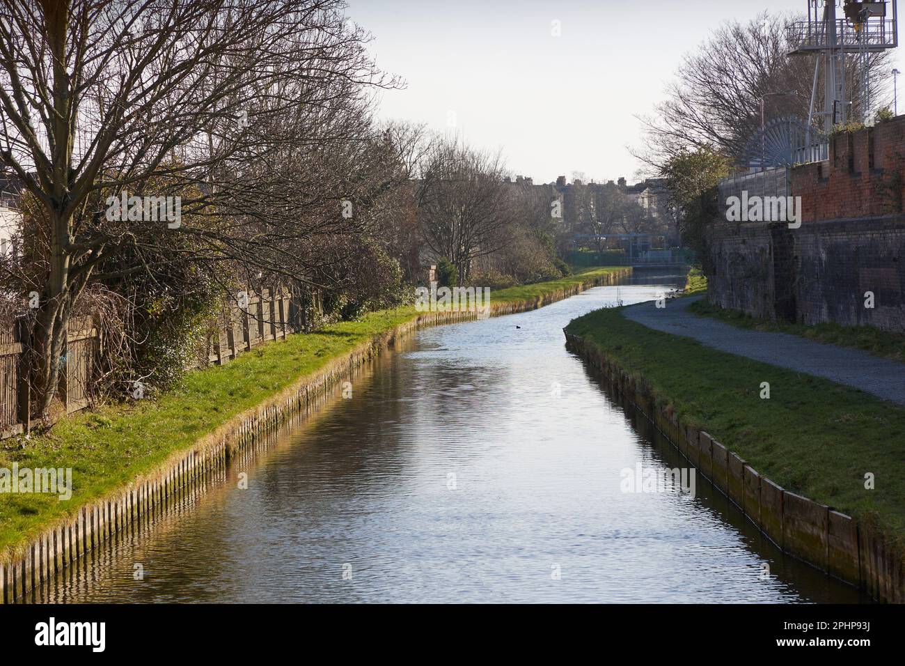 Il sentiero a lunga distanza New River Path (28 miglia) da Hertfordshire a Islington, Londra, Inghilterra, Regno Unito. Foto Stock