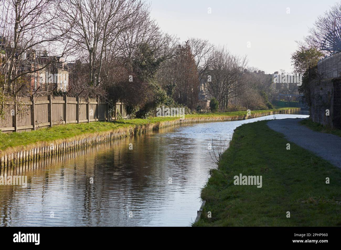 Il sentiero a lunga distanza New River Path (28 miglia) da Hertfordshire a Islington, Londra, Inghilterra, Regno Unito. Foto Stock