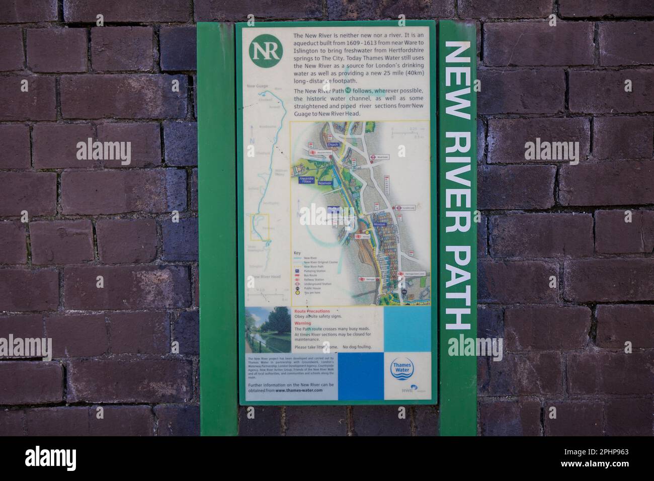 Il sentiero a lunga distanza New River Path (28 miglia) da Hertfordshire a Islington, Londra, Inghilterra, Regno Unito. Foto Stock