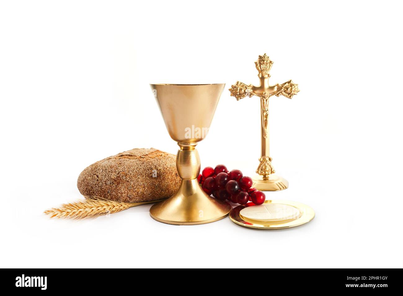 Santa comunione. Un calice di vino, pane, uva e spighe di grano. Servizio di Pasqua, Foto Stock