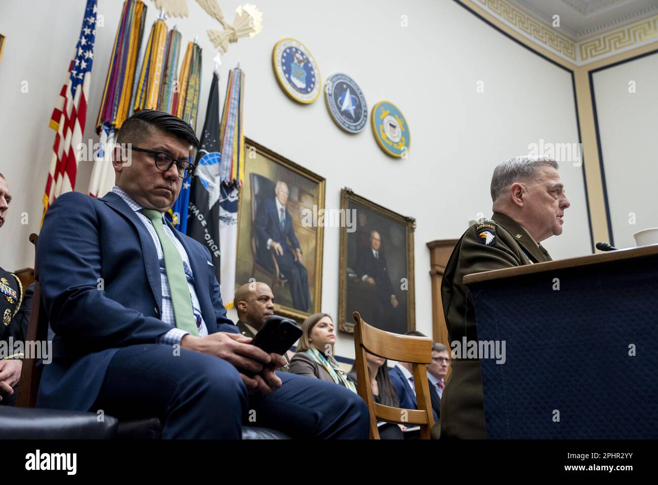 Washington, Stati Uniti. 29th Mar, 2023. Il generale Mark A. Milley, Presidente, Capi congiunti del personale, parla davanti alla Camera Committee on Armed Services Hearing on the Fiscal Year 2024 Defense Budget Request on Capitol Hill in Washington, DC Mercoledì, 29 marzo 2023. Foto di Ken Cedeno/UPI Credit: UPI/Alamy Live News Foto Stock