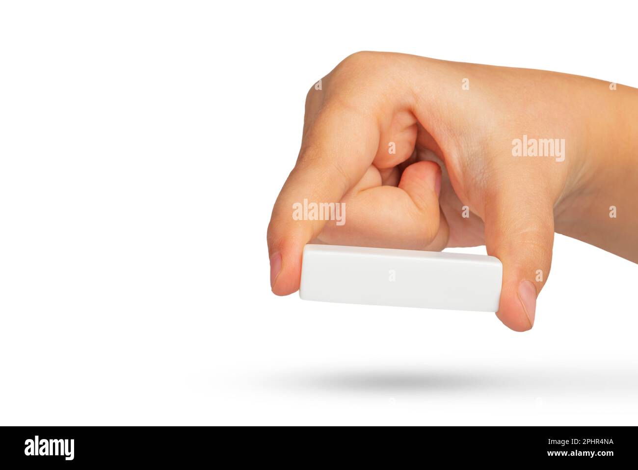 Simbolo meno bianco in mano. Simbolo matematico bianco meno in mano su sfondo isolato bianco. Foto Stock