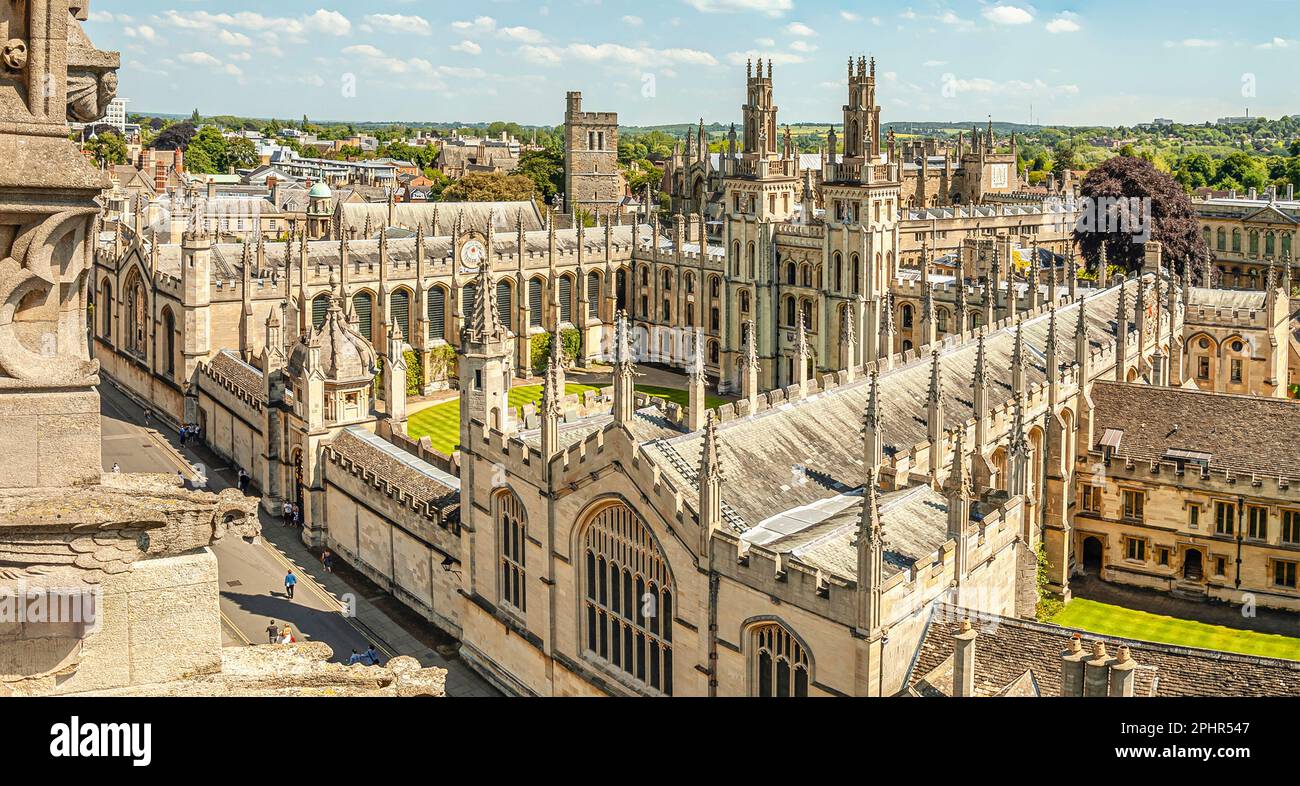 Panorama dello skyline medievale e dell'All Souls College di Oxford, Oxfordshire, Inghilterra Foto Stock