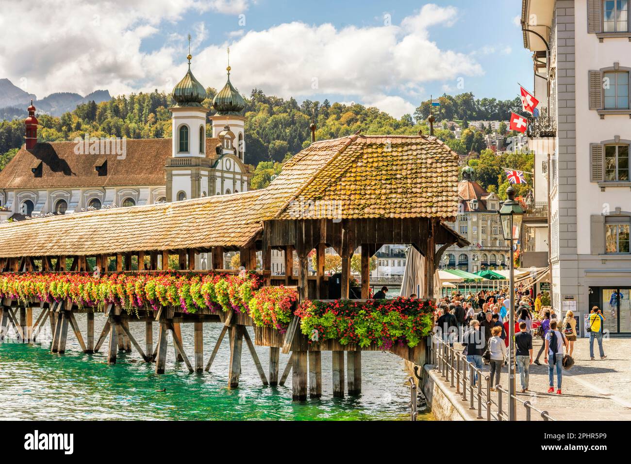 Storico Ponte della Cappella, un punto di riferimento nella città di Lucerna, Svizzera centrale Foto Stock