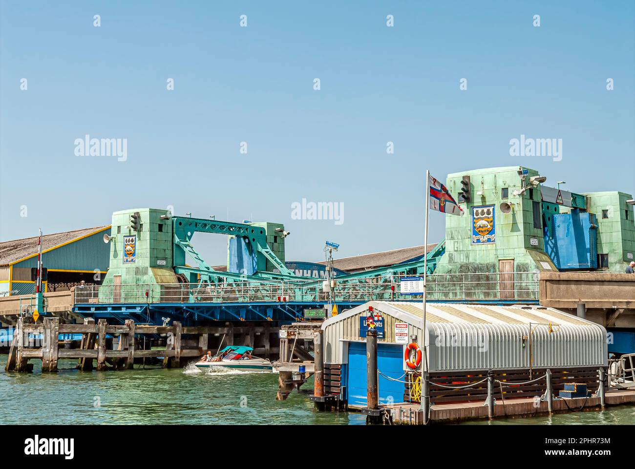 Poole Lifting Bridge o Hamworthy Bridge a Poole Harbour, Dorset, Inghilterra Foto Stock