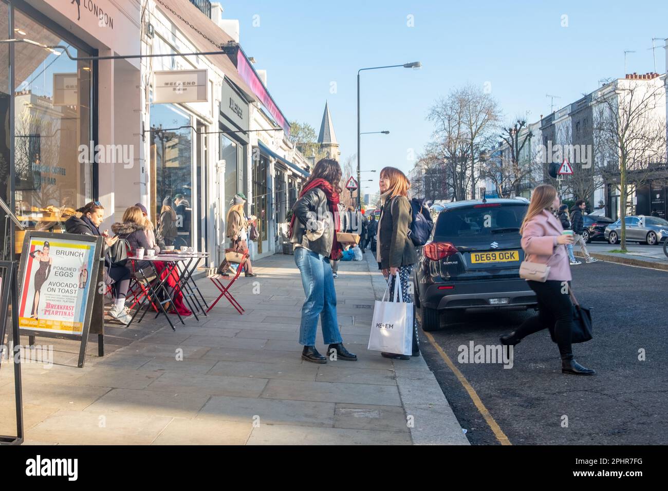 Londra - Gennaio 2023: I negozi di Westbourne Grove nella zona di Notting Hill nella zona ovest di Londra Foto Stock