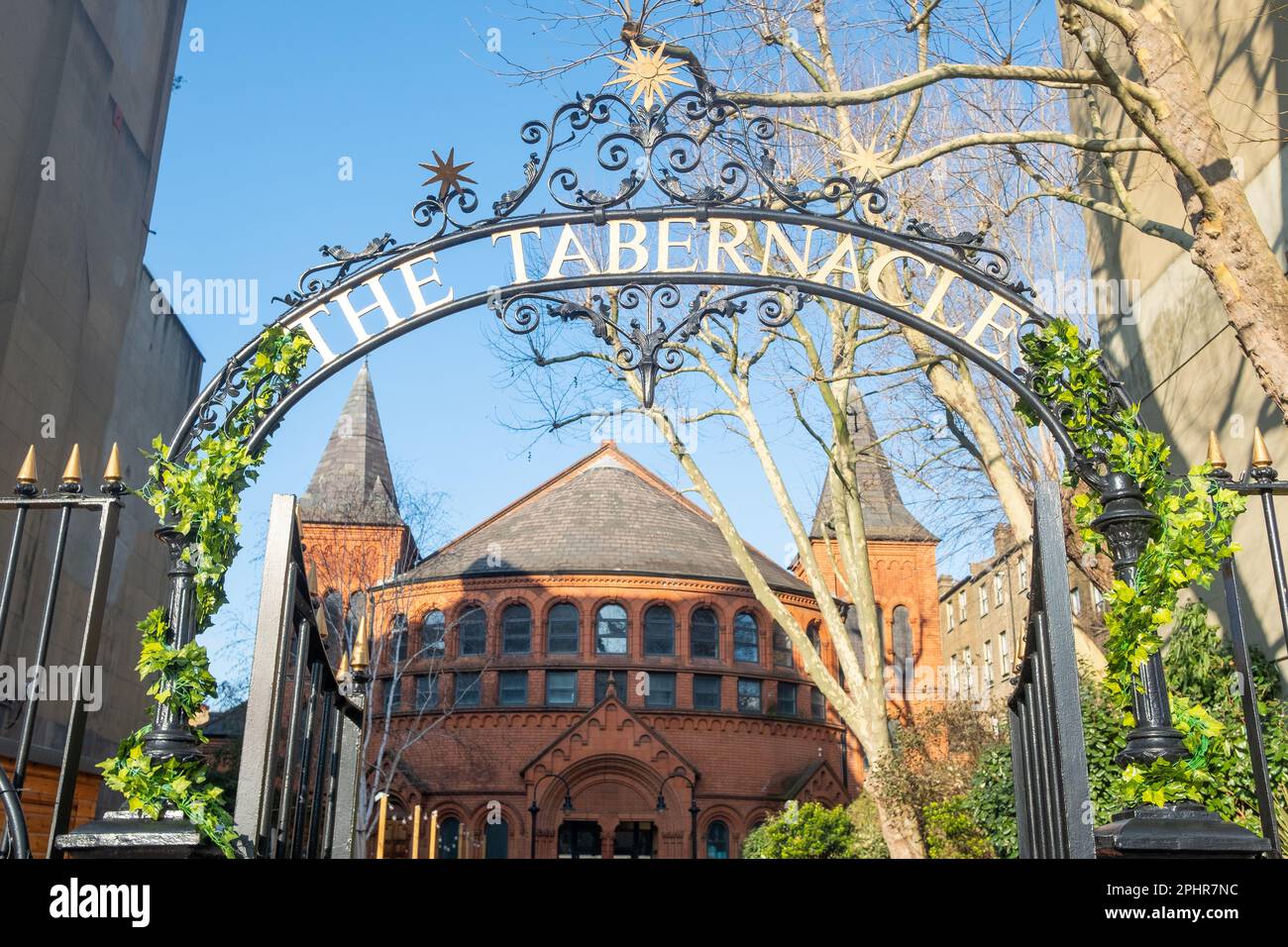 Londra - Gennaio 2023: Il Tabernacolo a Notting Hill, Londra occidentale. Un luogo per eventi e un centro per le arti dello spettacolo. Foto Stock