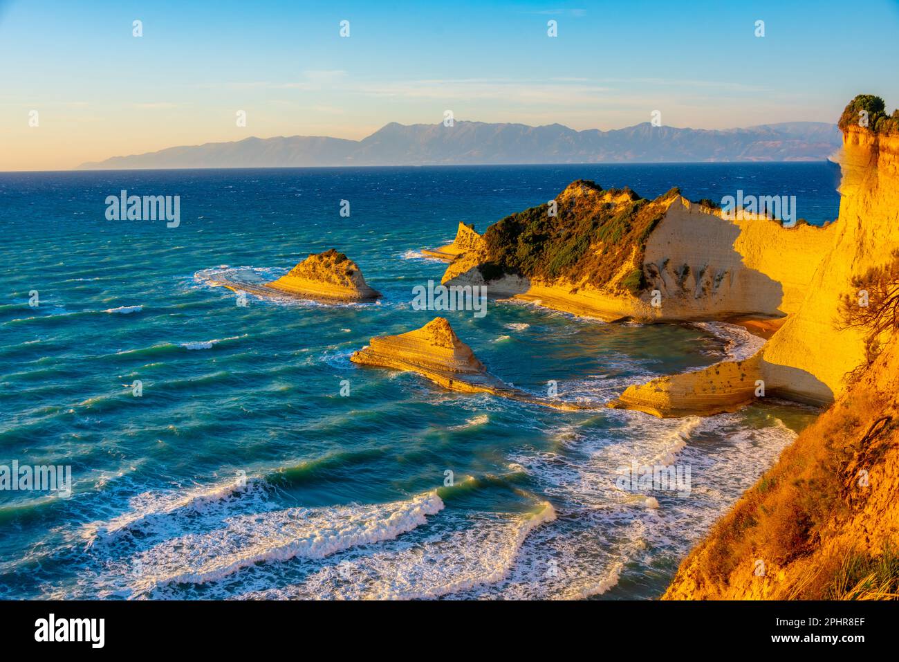 Vista al tramonto di Capo Drastis un'isola di Corfù, Grecia. Foto Stock