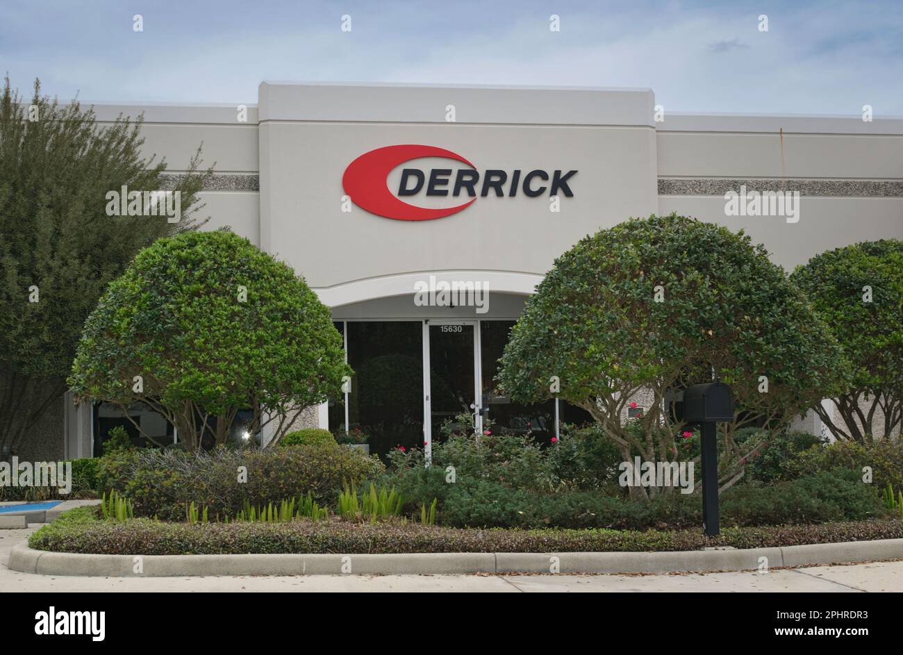 Houston, Texas USA 02-25-2023: Esterno dell'edificio degli uffici Derrick a Houston, Texas. Azienda di produzione tecnologica per l'industria mineraria e petrolifera. Foto Stock