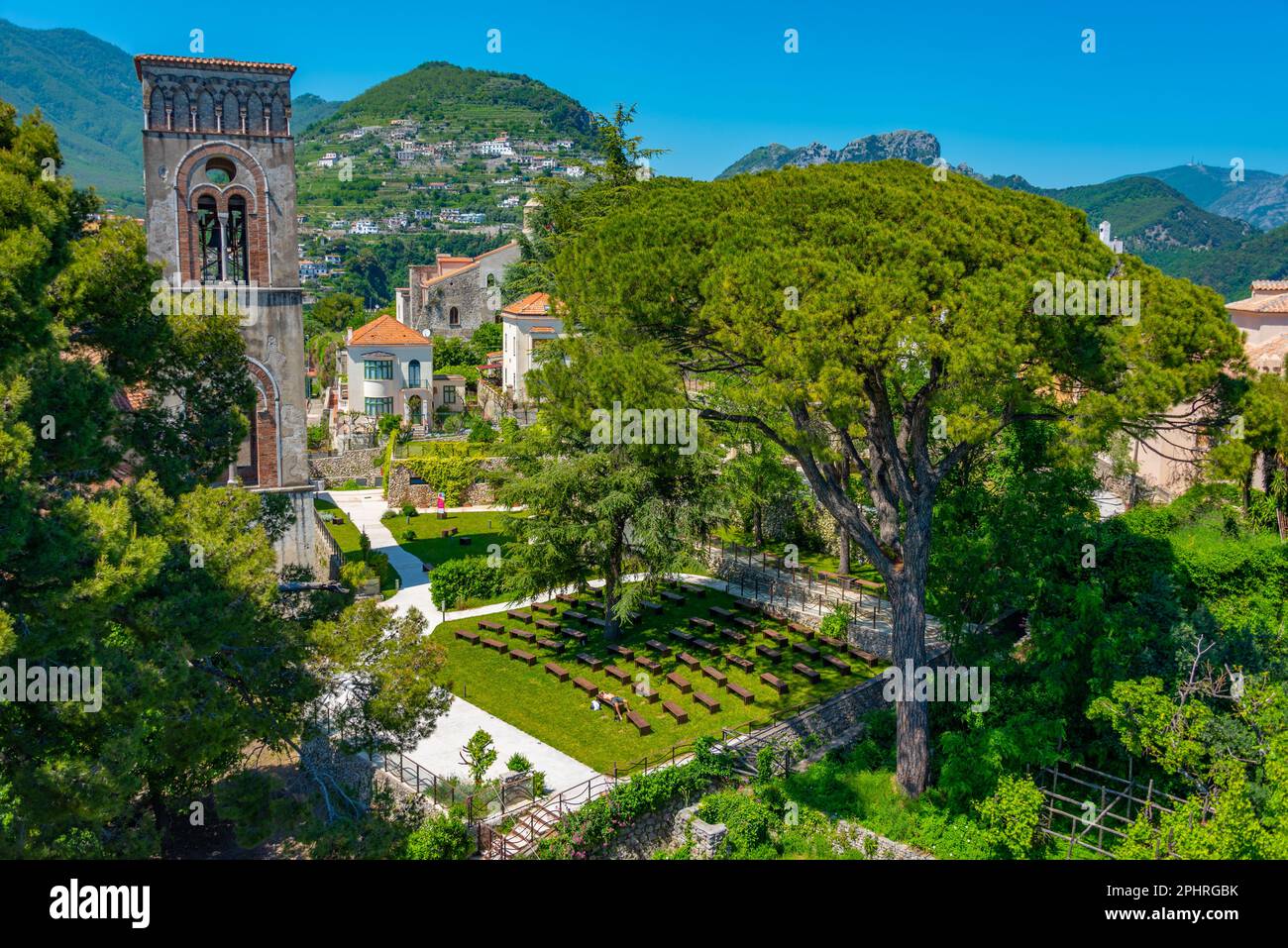 Giardini a Villa Rufolo nella città italiana Ravello. Foto Stock