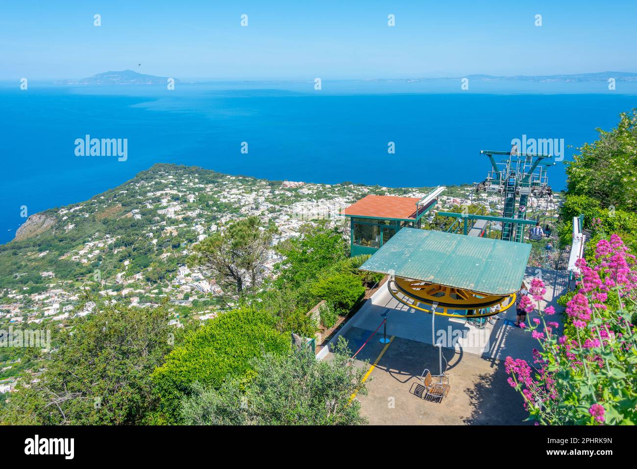 Seggiovia che conduce al Monte Solaro all'isola italiana di Capri. Foto Stock