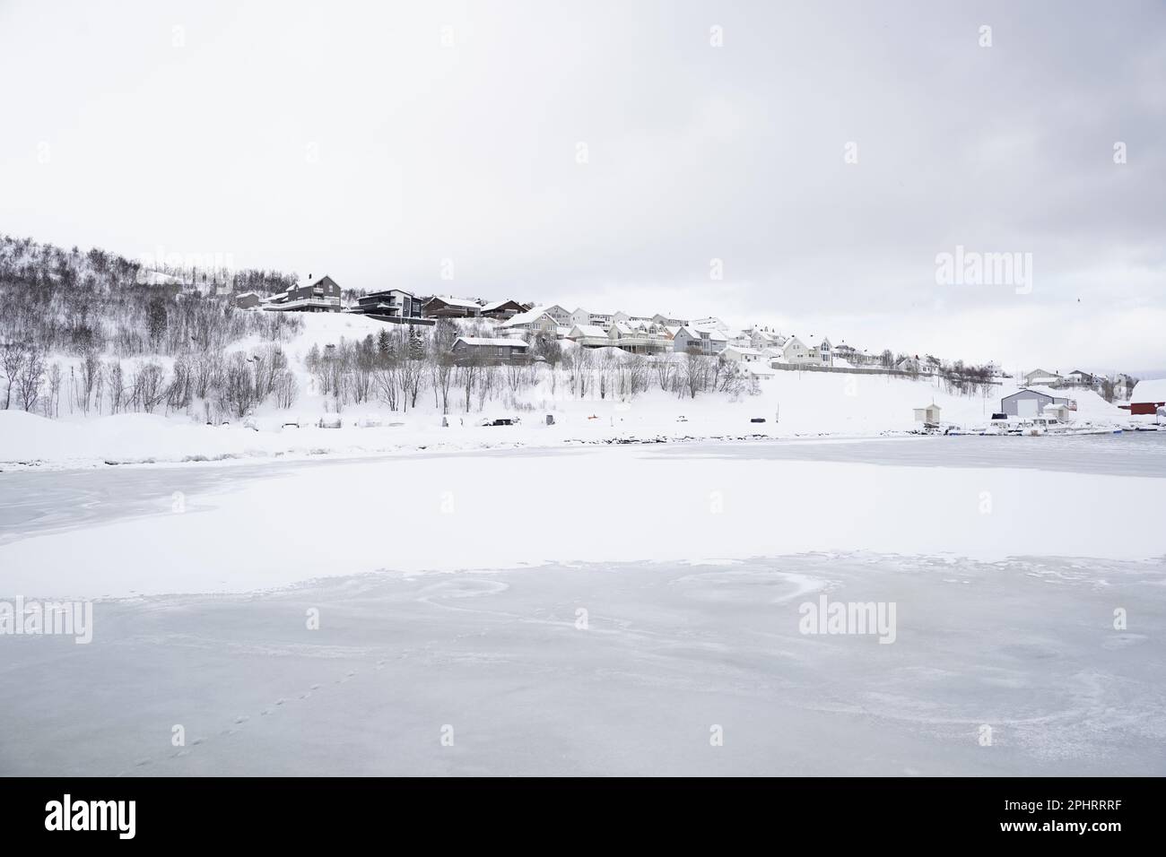 Vista panoramica sulla natura innevata a tromso Foto Stock