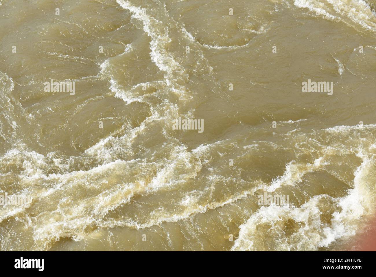 Acque di alluvione sul fiume Neosho, noto anche come Grand River, a Fort Gibson, Oklahoma, Stati Uniti, STATI UNITI, STATI UNITI. Foto Stock