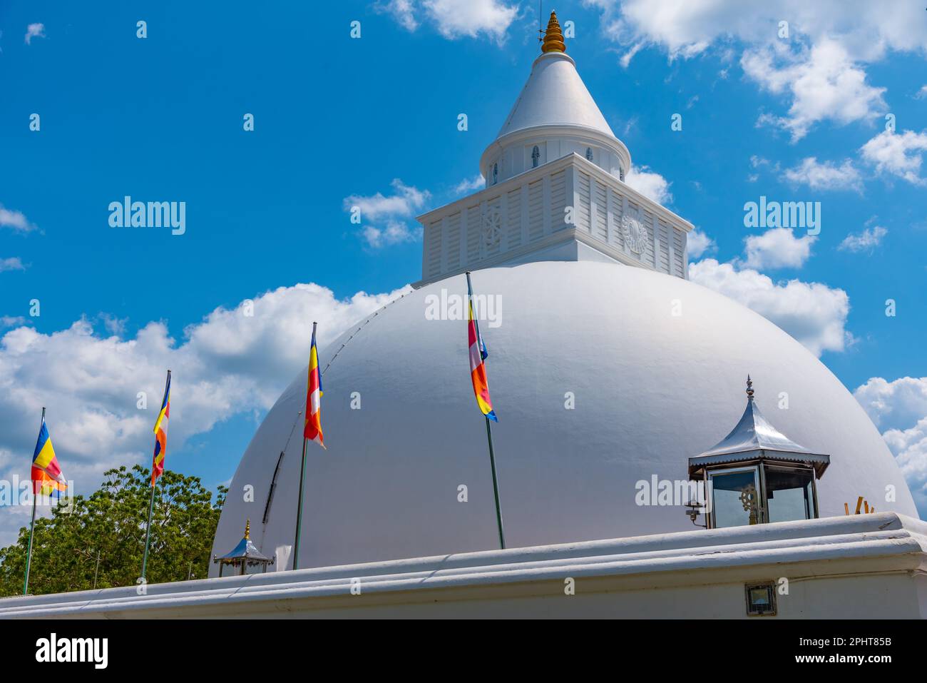 Kirivehara (Kiri Vehera) santuario a Kataragama, Sri Lanka. Foto Stock