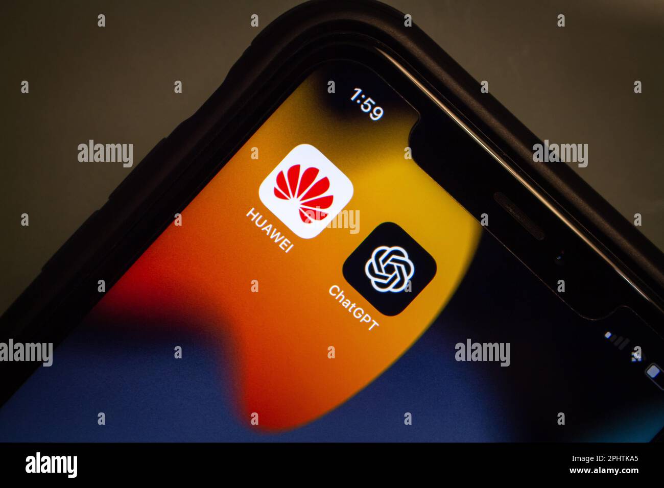 Vancouver, CANADA - Mar 29 2023 : icone di Huawei e ChatGPT visto in un iPhone. Foto Stock