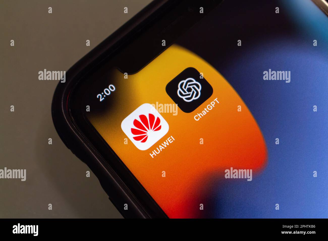 Vancouver, CANADA - Mar 29 2023 : icone di Huawei e ChatGPT visto in un iPhone. Foto Stock