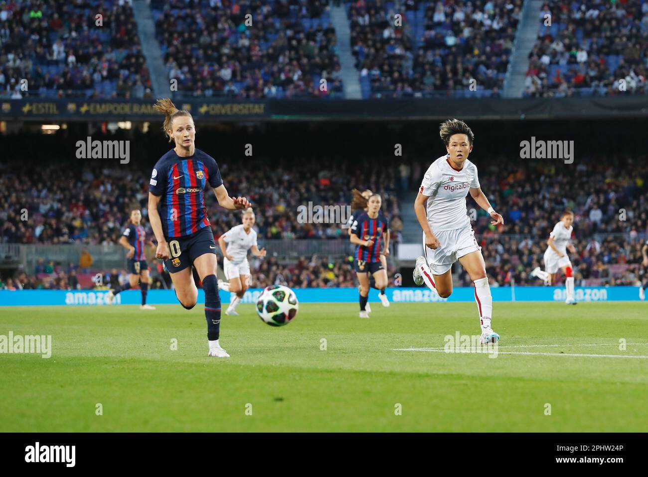 Barcellona, Spagna. 29th Mar, 2023. (L-R) Graham Hansen (Barcellona), Moeka Minami (Roma) Calcio : UEFA Women's Champions League Quarter-fianls 2nd tappa tra FC Barcelon 5-1 COME Roma al Camp Nou di Barcellona, Spagna . Credit: Mutsu Kawamori/AFLO/Alamy Live News Foto Stock