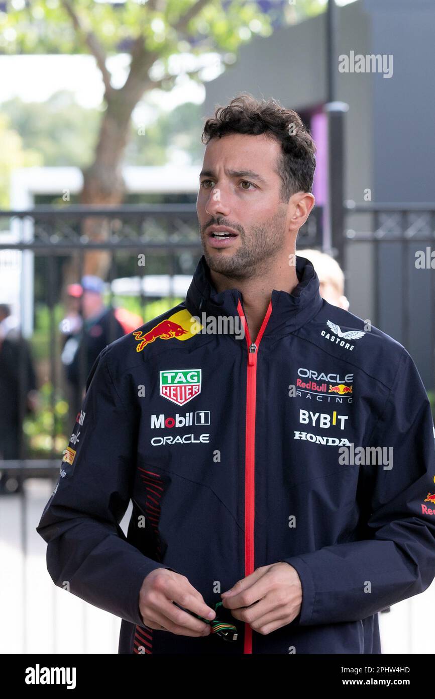 Melbourne, Australia, 30 marzo 2023. Daniel Ricciardo è visto entrare nel paddock al Gran Premio d'Australia di Formula uno il 30 marzo 2023, al circuito del Gran Premio di Melbourne ad Albert Park, in Australia. Credit: Dave Hewison/Speed Media/Alamy Live News Foto Stock