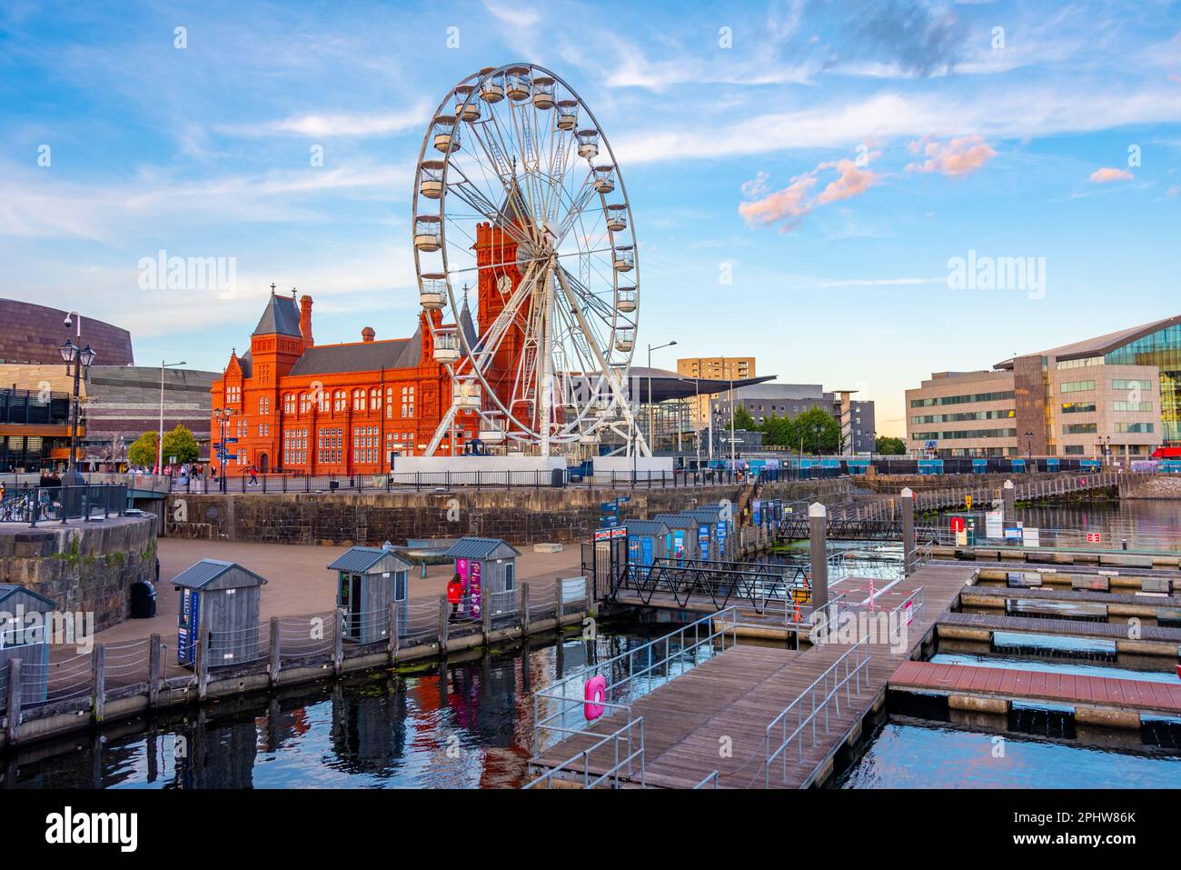 Skyline della baia di Cardiff in Galles, Regno Unito. Foto Stock
