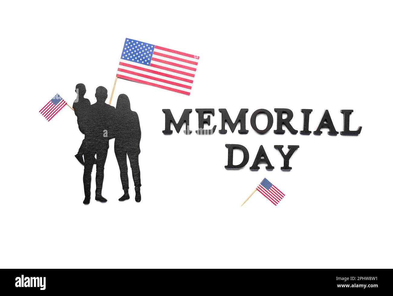 Text MEMORIAL DAY con la figura della famiglia e le bandiere degli Stati Uniti su sfondo bianco Foto Stock