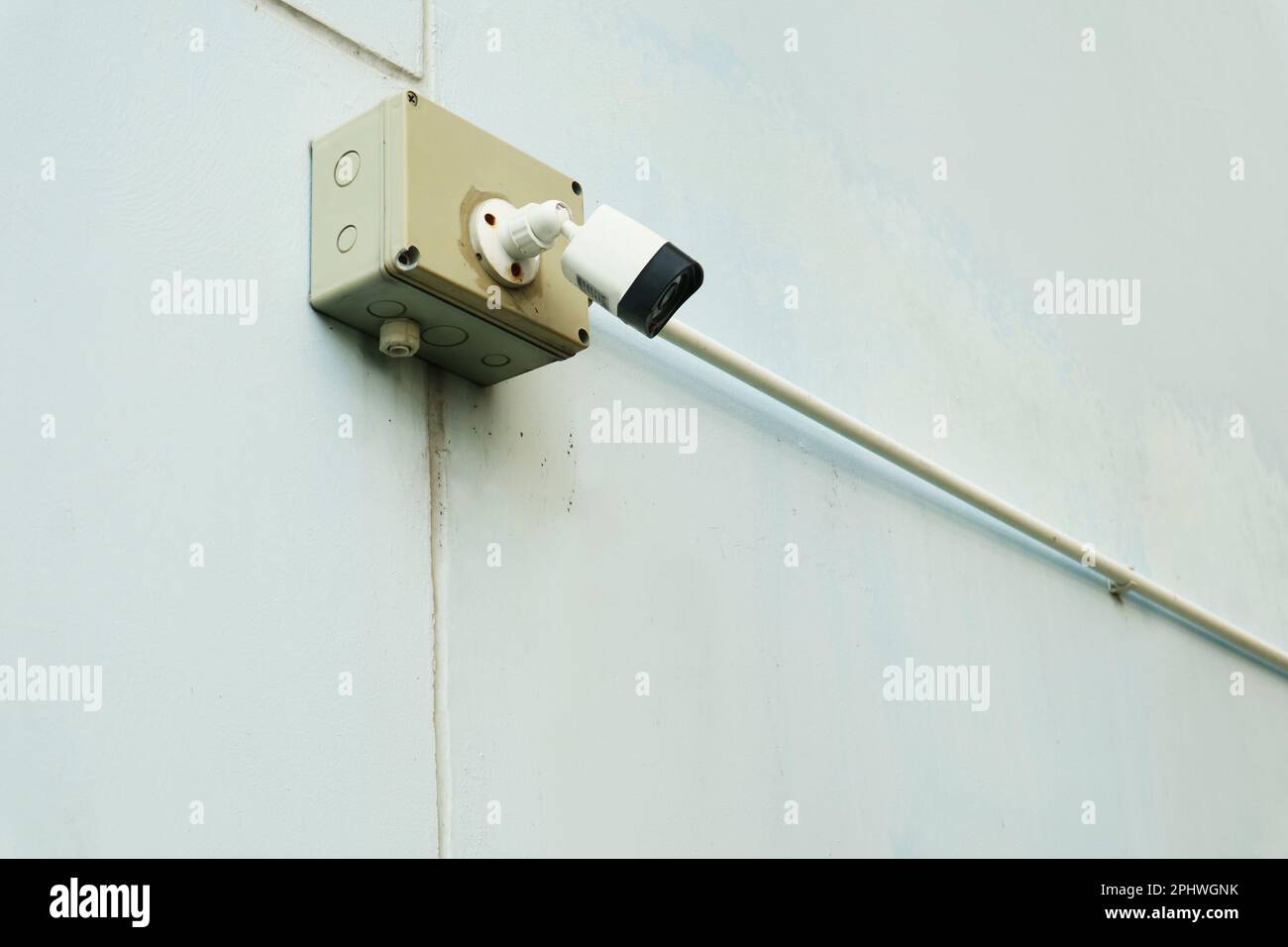 Telecamera di sicurezza sulla parete esterna di un edificio Foto Stock