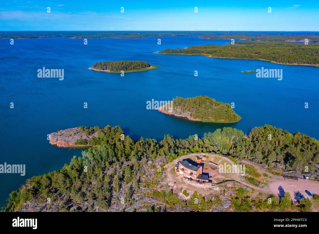 Vista panoramica della torre di Notvikstornet presso la fortezza di Bomarsund alle isole Aland in Finlandia. Foto Stock