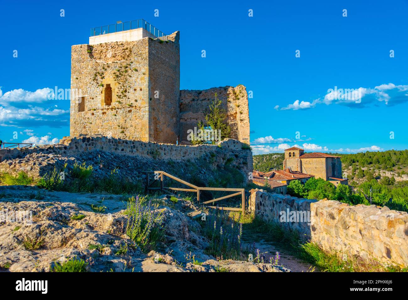 Vista del castello di Calatanazor in Spagna. Foto Stock