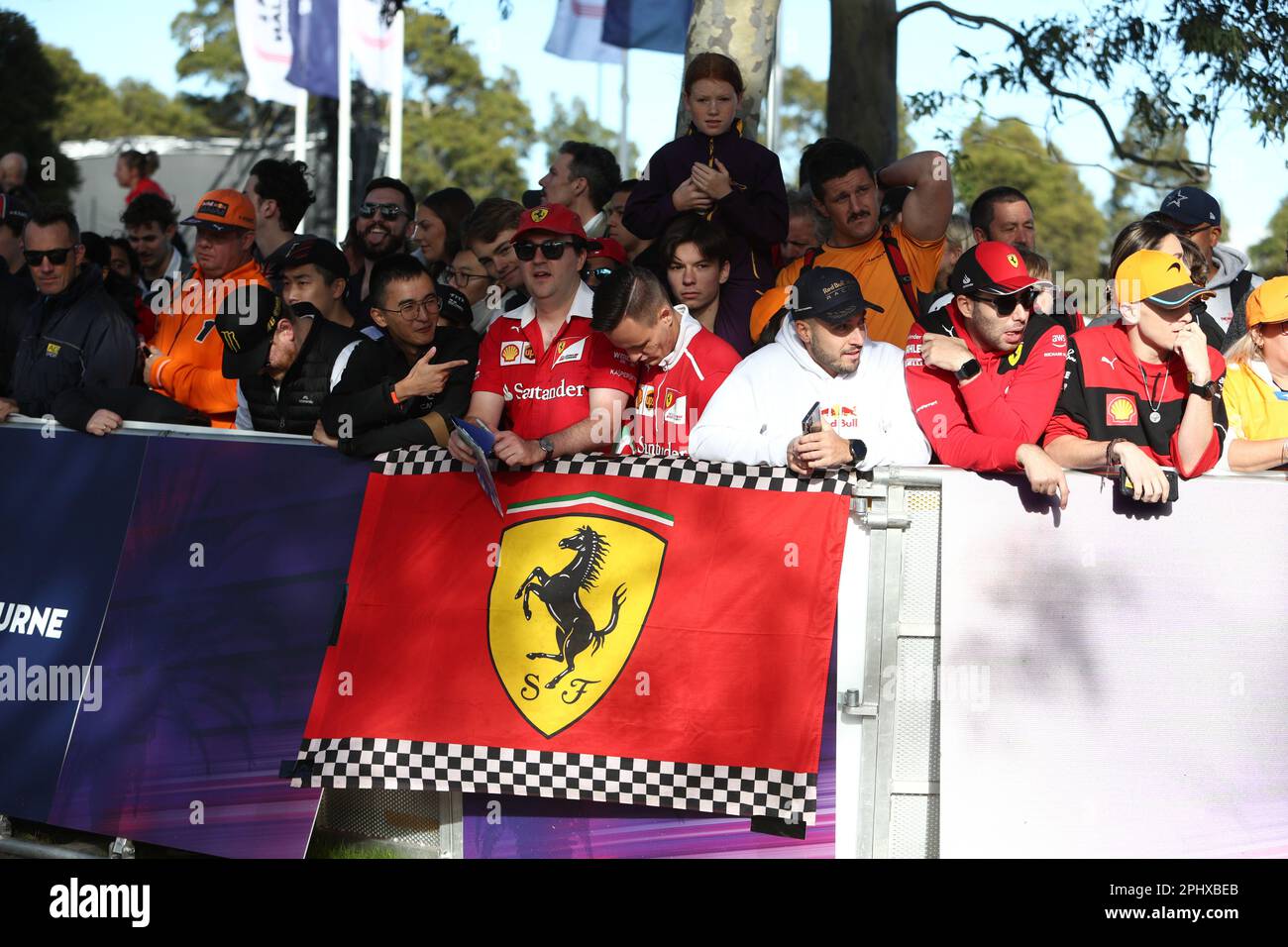 Albert Park, Melbourne, Victoria, Australia. 30th Mar, 2023. FIA Formula One World Championship 2023 - Formula One Rolex Australian Grand Prix - i fan in attesa di Melbourne Walk durante il Campionato Mondiale FIA Formula One 2023-Image Credit: brett keating/Alamy Live News Foto Stock