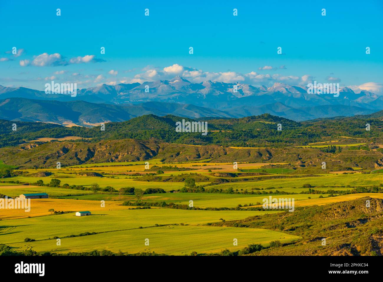 Panorama dei Pirenei vicino al villaggio spagnolo Bailo. Foto Stock