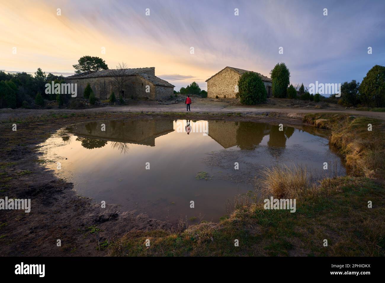 Esplorare le case abbandonate a Teruel all'alba Foto Stock