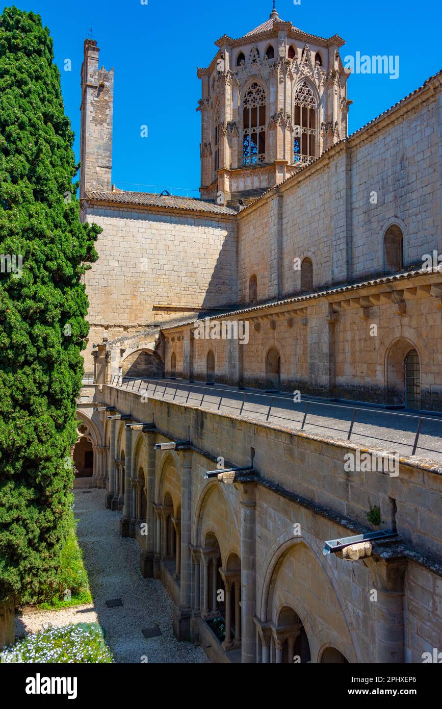 Chiostro al Monastero di Santa Maria de Poblet in Spagna. Foto Stock