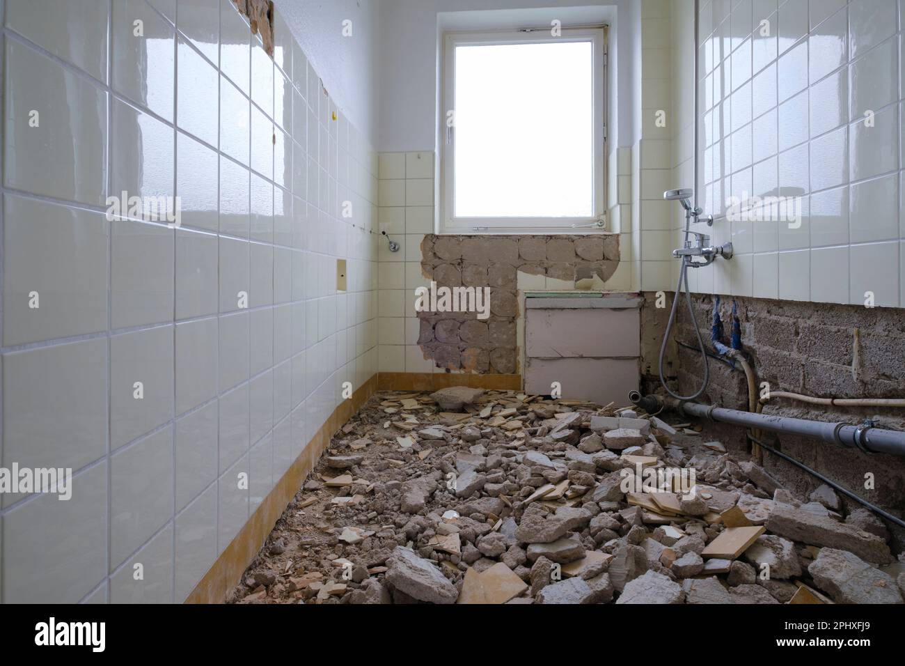 Rifiuti di costruzione in bagno Foto Stock