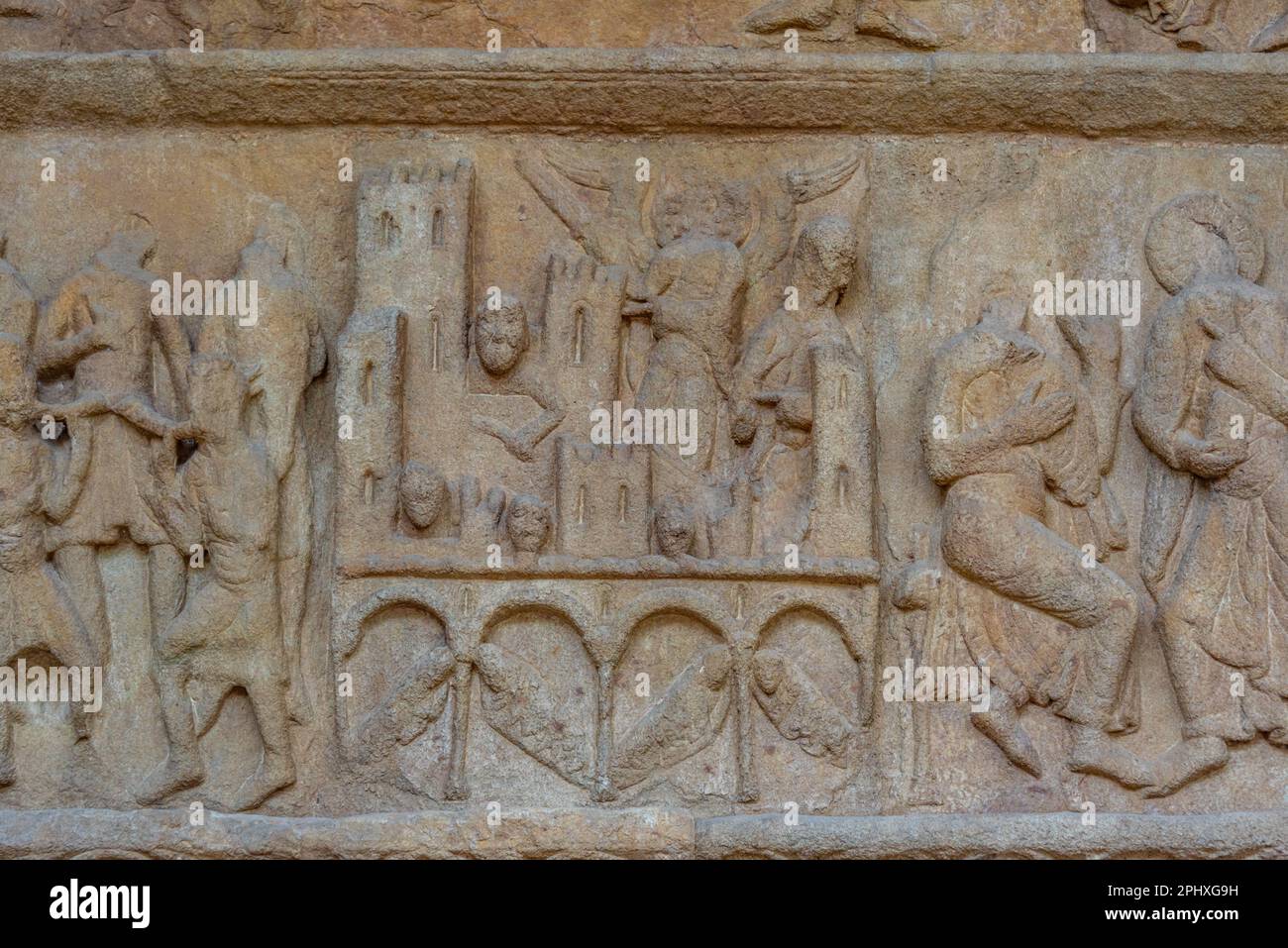 Portale scolpito al monastero di Santa Maria de Ripoll in Spagna. Foto Stock