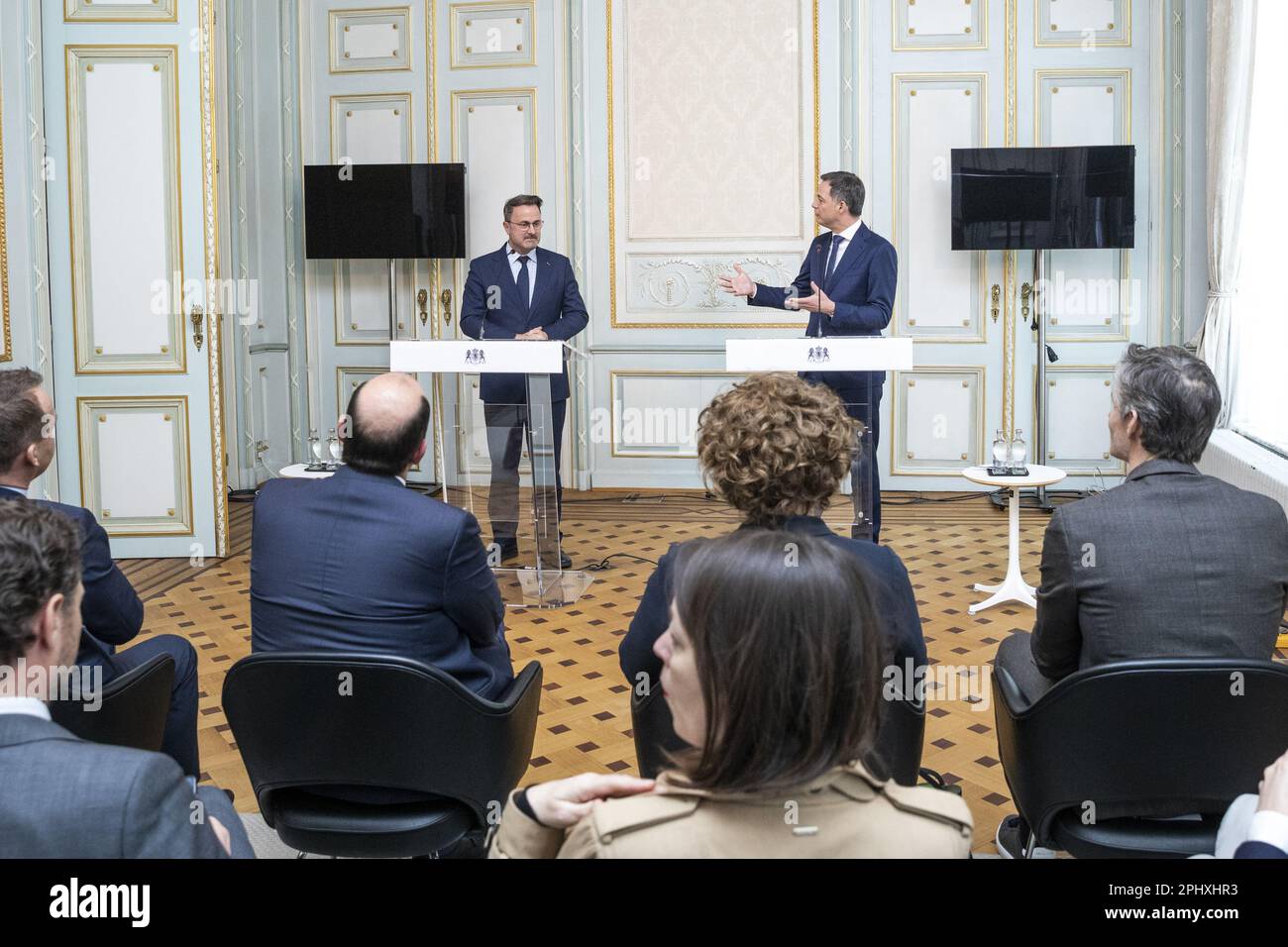 Bruxelles, Belgio. 29th Mar, 2023. Il primo ministro lussemburghese Xavier Bettel e il primo ministro Alexander De Croo hanno illustrato, durante il vertice di Gaichel, un incontro diplomatico tra il Belgio e il Granducato di Lussemburgo mercoledì 29 marzo 2023 a Bruxelles. BELGA PHOTO HATIM KAGHAT Credit: Belga News Agency/Alamy Live News Foto Stock