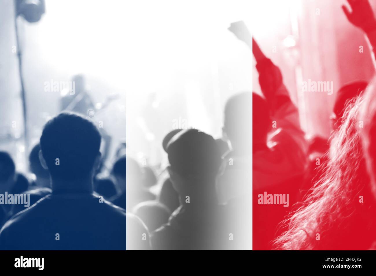 Proteste Francia Parigi. Bandiera della Francia. Protesta in Francia. Alza la mano. Riforme delle pensioni. Età pensionabile. Fuori fuoco. Foto Stock