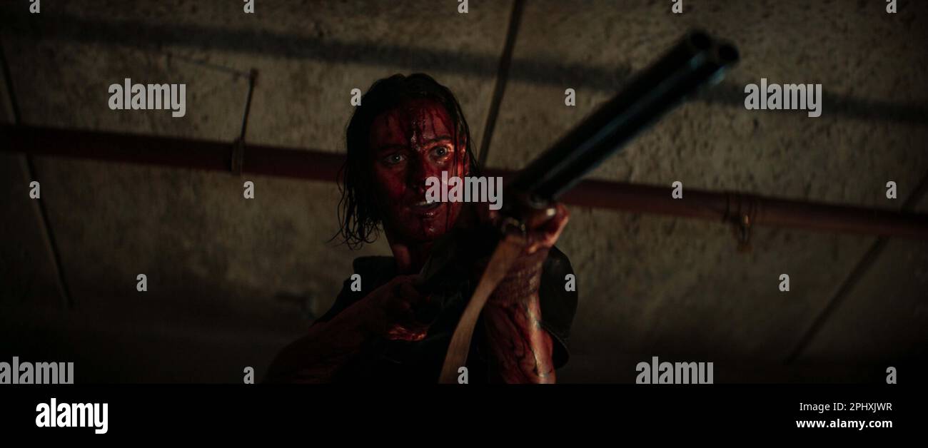 EVIL DEAD RISE (2023) LILY SULLIVAN LEE CRONIN (DIR) COLLEZIONE WARNER BROS/MOVIESTORE Foto Stock