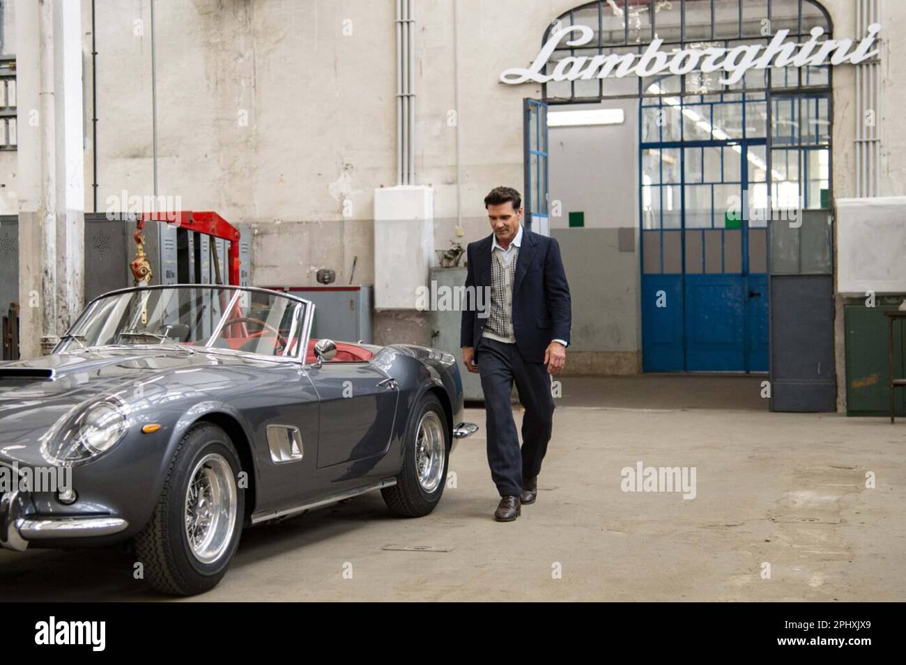 LAMBORGHINI: L'UOMO DIETRO LA LEGGENDA (2022) FRANK GRILLO BOBBY MORESCO (DIR) COLLEZIONE LIONSGATE/MOVIESTORE Foto Stock